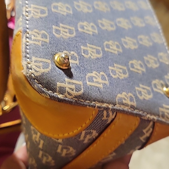 DOONEY & BOURKE LIGHT DENIM PURSE WITH SHORT CROSSBODY STRAP - Picture 4 of 9